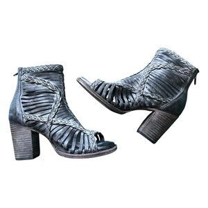 Freebird by Steven Bela Distressed Black Leather Sandal Booties Size 8